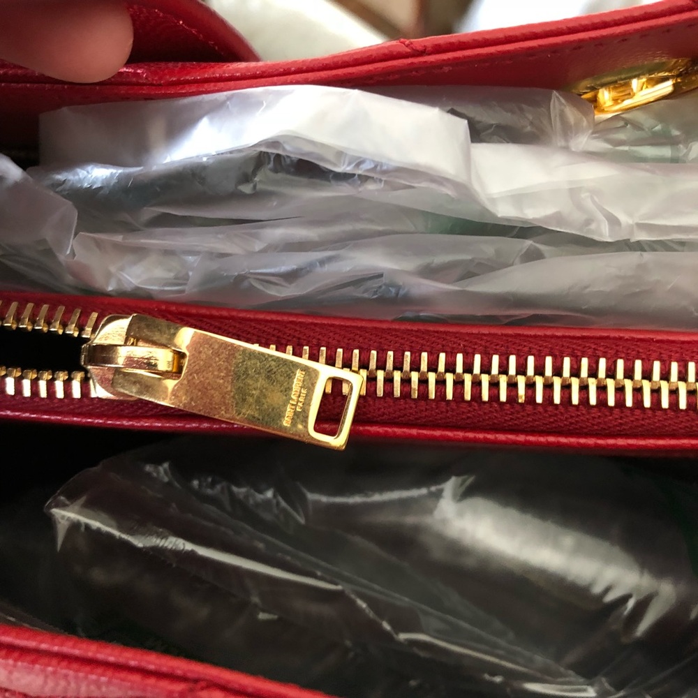 ❤️SOLD❤️saint laurent Cassandre tote grained red - Picture 8 of 8